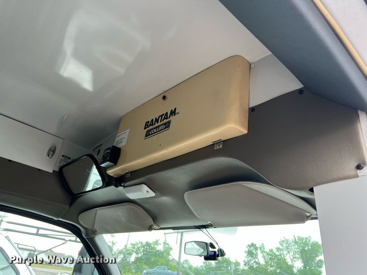 image for item EL2072 2007 Chevrolet Express 3500 shuttle bus