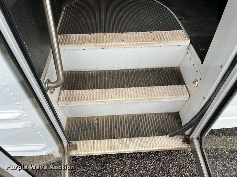 image for item EL2072 2007 Chevrolet Express 3500 shuttle bus