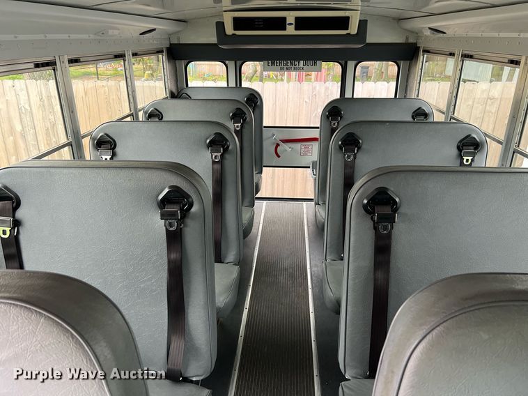 image for item EL2072 2007 Chevrolet Express 3500 shuttle bus