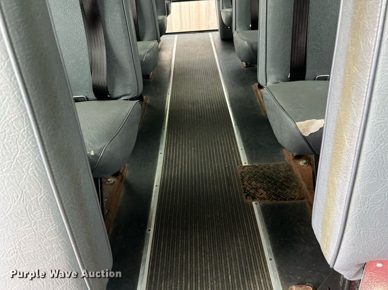 image for item EL2072 2007 Chevrolet Express 3500 shuttle bus