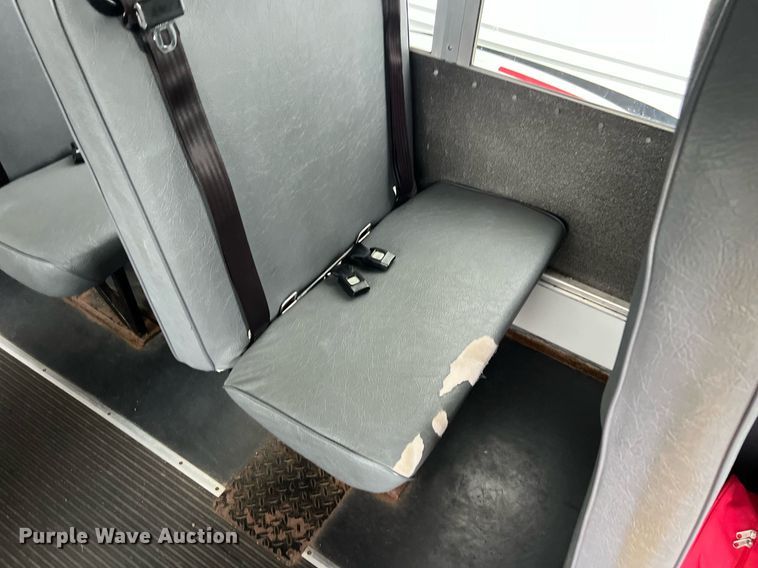 image for item EL2072 2007 Chevrolet Express 3500 shuttle bus