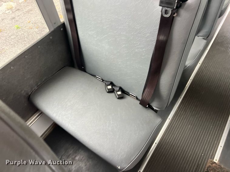 image for item EL2072 2007 Chevrolet Express 3500 shuttle bus