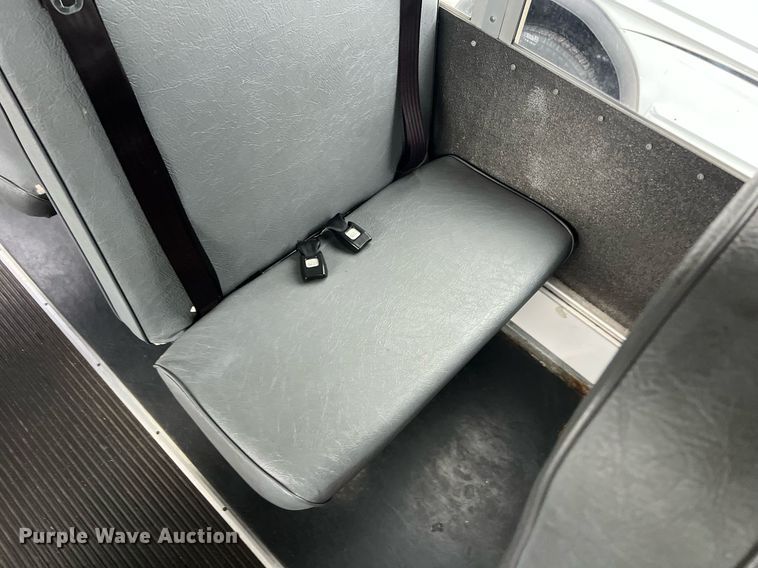 image for item EL2072 2007 Chevrolet Express 3500 shuttle bus