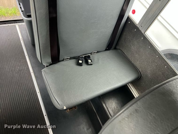 image for item EL2072 2007 Chevrolet Express 3500 shuttle bus