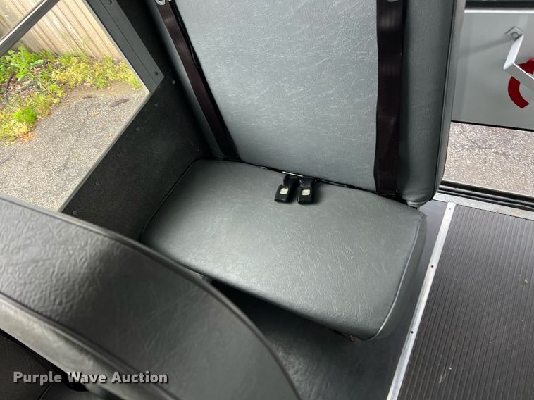 image for item EL2072 2007 Chevrolet Express 3500 shuttle bus