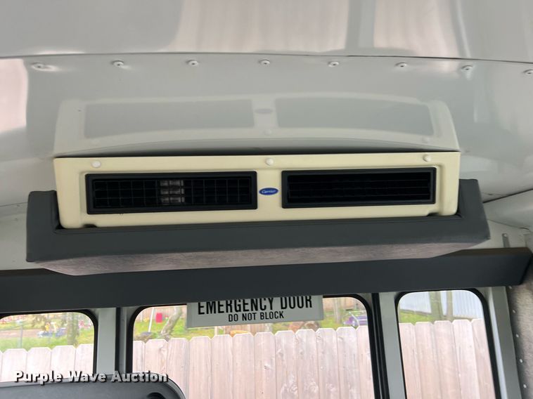 image for item EL2072 2007 Chevrolet Express 3500 shuttle bus