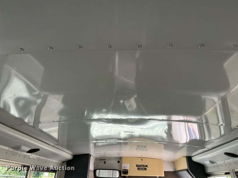 image for item EL2072 2007 Chevrolet Express 3500 shuttle bus