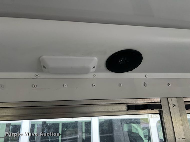 image for item EL2072 2007 Chevrolet Express 3500 shuttle bus