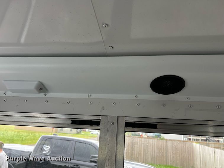 image for item EL2072 2007 Chevrolet Express 3500 shuttle bus