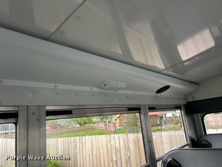 image for item EL2072 2007 Chevrolet Express 3500 shuttle bus