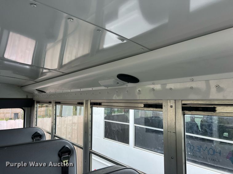 image for item EL2072 2007 Chevrolet Express 3500 shuttle bus