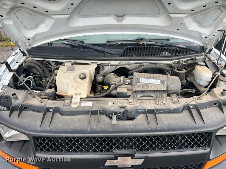 image for item EL2072 2007 Chevrolet Express 3500 shuttle bus