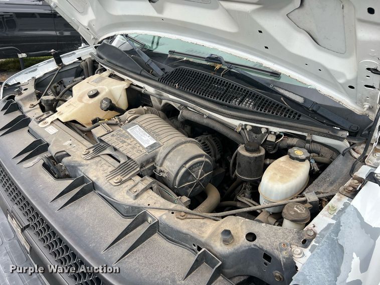 image for item EL2072 2007 Chevrolet Express 3500 shuttle bus