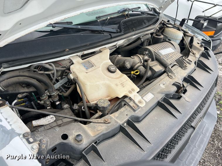 image for item EL2072 2007 Chevrolet Express 3500 shuttle bus