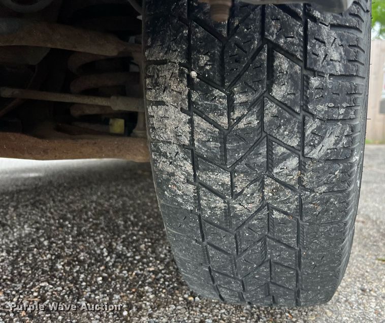 image for item EL2072 2007 Chevrolet Express 3500 shuttle bus