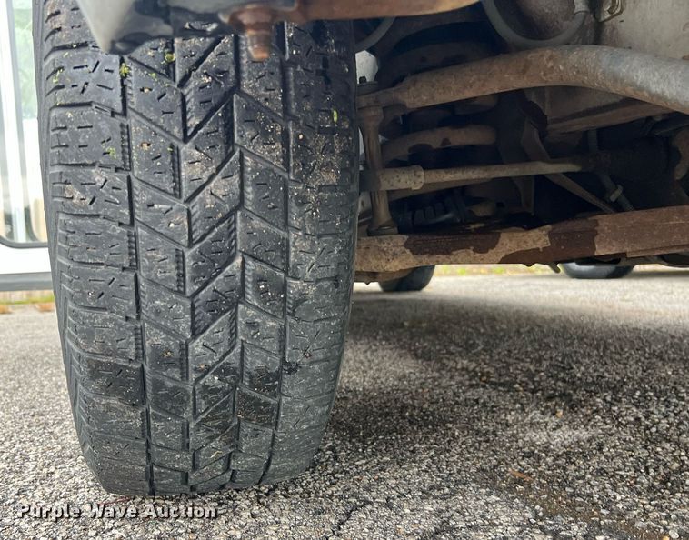 image for item EL2072 2007 Chevrolet Express 3500 shuttle bus