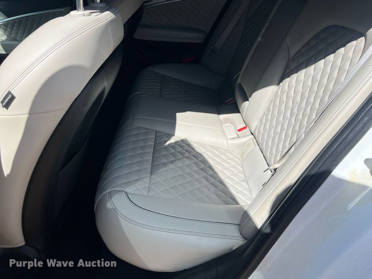 image for item EL2073 2022 Genesis G70 