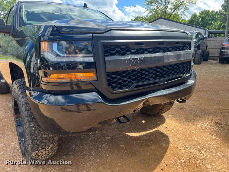 image for item EL2074 2018 Chevrolet Silverado 1500 Crew Cab pickup truck