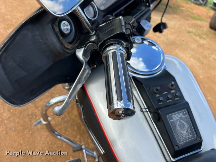 image for item EL2075 1993 Harley Davidson FLHTCU motorcycle