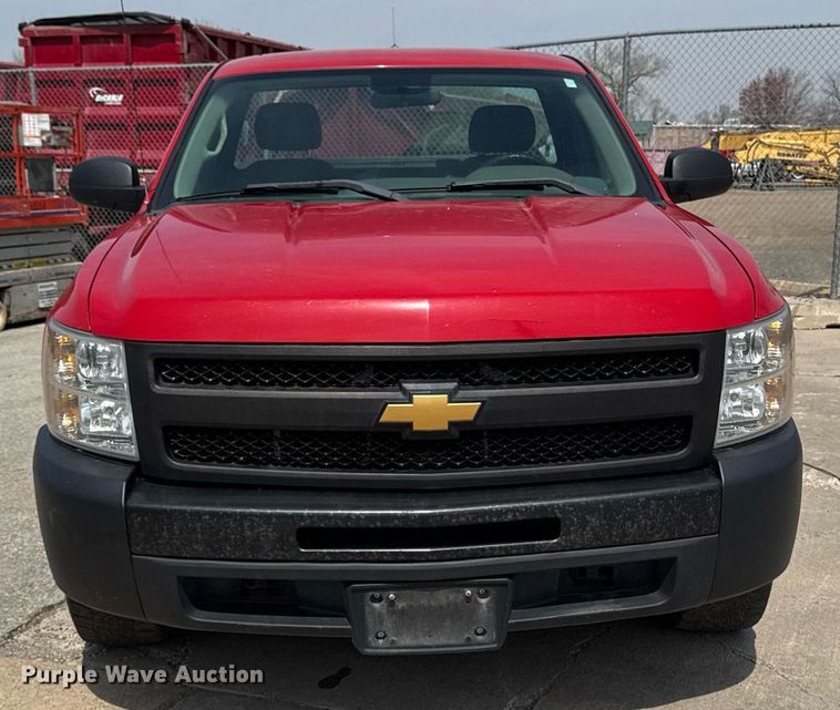 image for item EM3823 2013 Chevrolet Silverado 1500 pickup truck