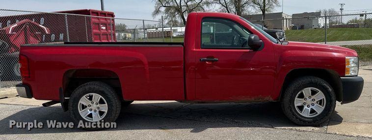 image for item EM3823 2013 Chevrolet Silverado 1500 pickup truck