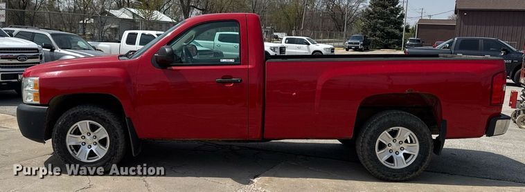 image for item EM3823 2013 Chevrolet Silverado 1500 pickup truck