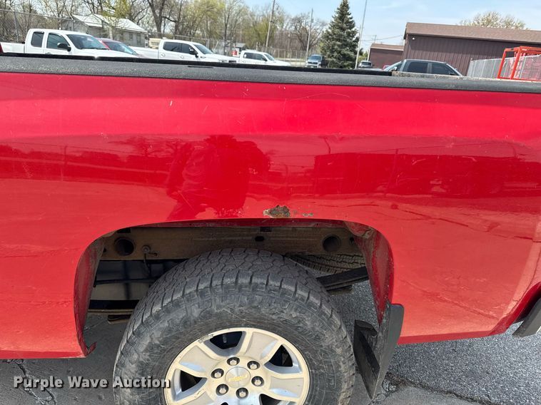 image for item EM3823 2013 Chevrolet Silverado 1500 pickup truck