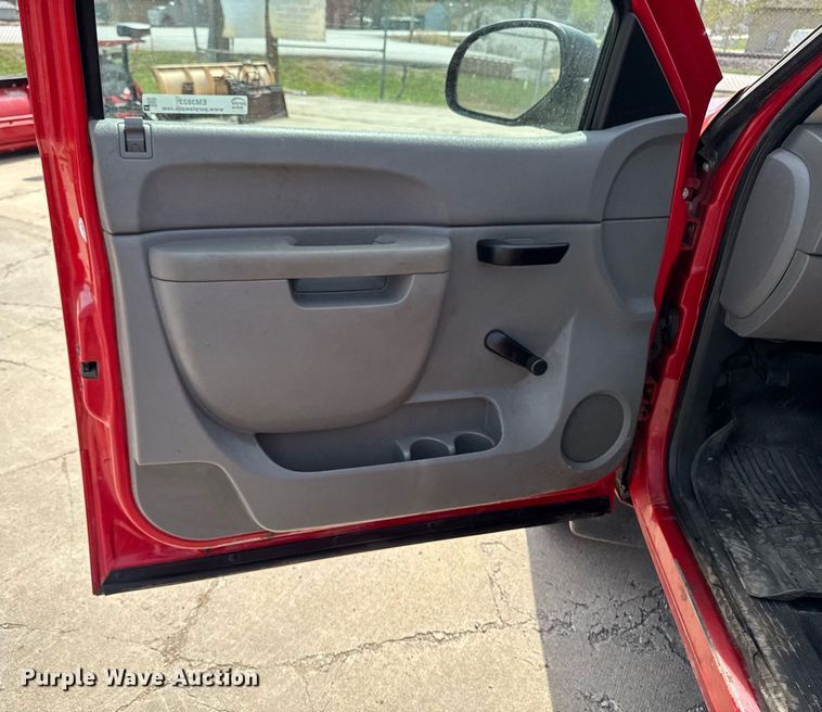 image for item EM3823 2013 Chevrolet Silverado 1500 pickup truck