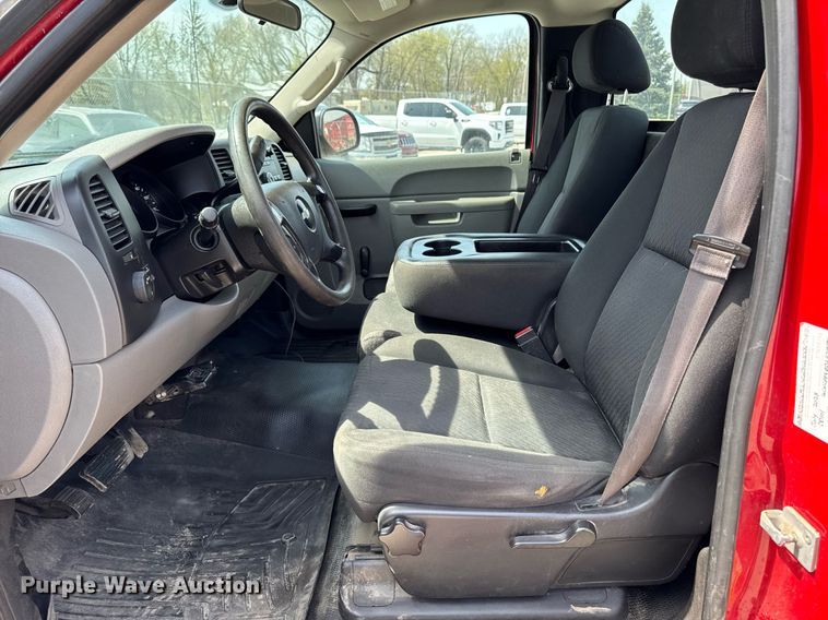 image for item EM3823 2013 Chevrolet Silverado 1500 pickup truck