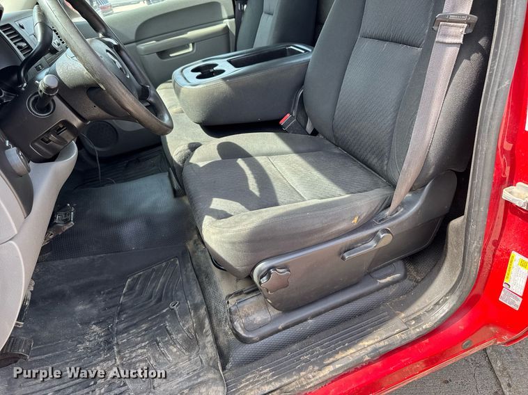 image for item EM3823 2013 Chevrolet Silverado 1500 pickup truck