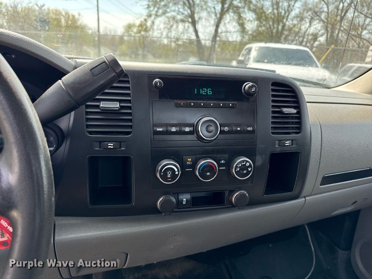 image for item EM3823 2013 Chevrolet Silverado 1500 pickup truck