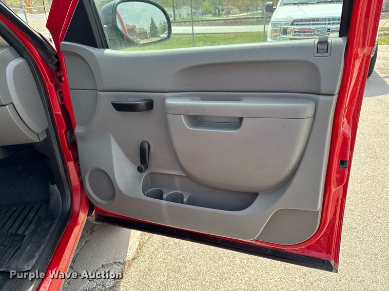 image for item EM3823 2013 Chevrolet Silverado 1500 pickup truck