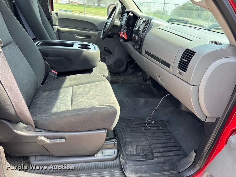 image for item EM3823 2013 Chevrolet Silverado 1500 pickup truck