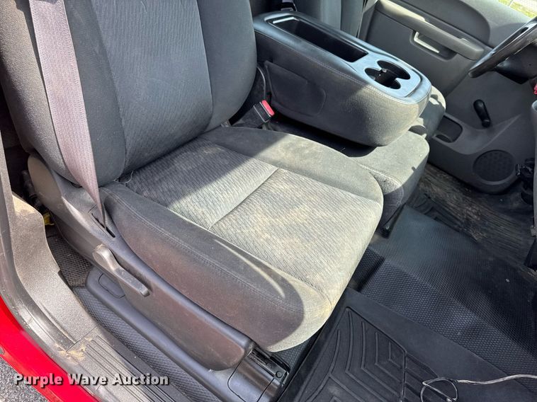 image for item EM3823 2013 Chevrolet Silverado 1500 pickup truck