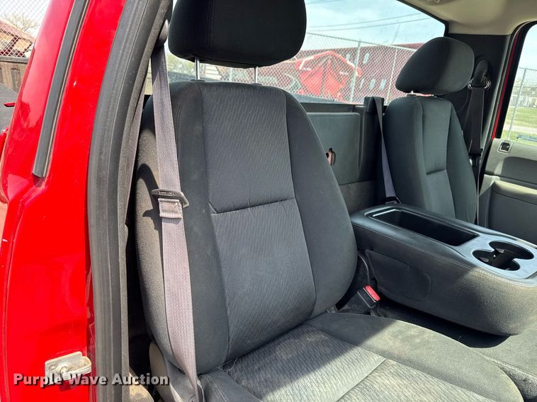 image for item EM3823 2013 Chevrolet Silverado 1500 pickup truck