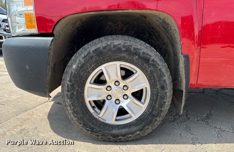 image for item EM3823 2013 Chevrolet Silverado 1500 pickup truck