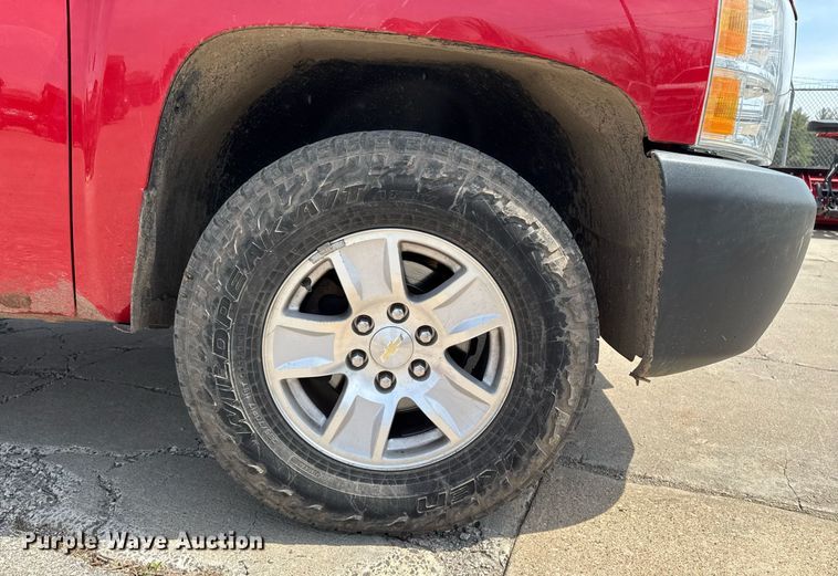 image for item EM3823 2013 Chevrolet Silverado 1500 pickup truck