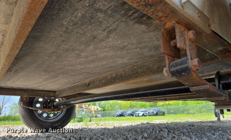 image for item EM7280 2005 DooLittle enclosed cargo trailer