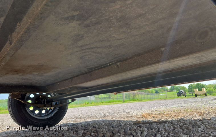 image for item EM7280 2005 DooLittle enclosed cargo trailer