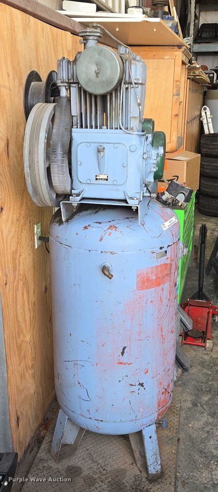 image for item EM7316 Gilbarco air compressor