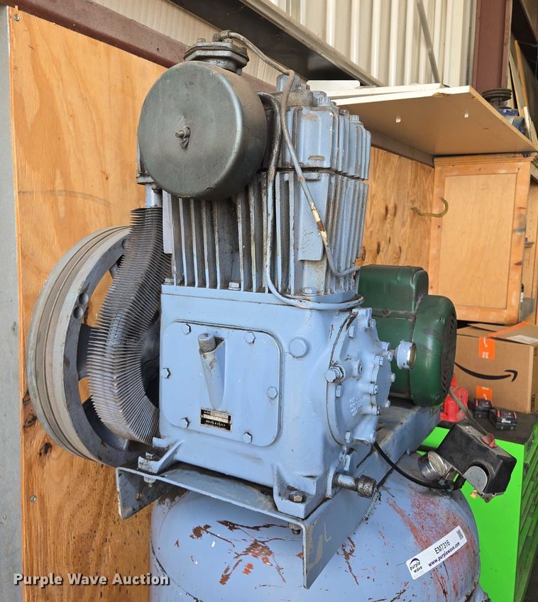 image for item EM7316 Gilbarco air compressor