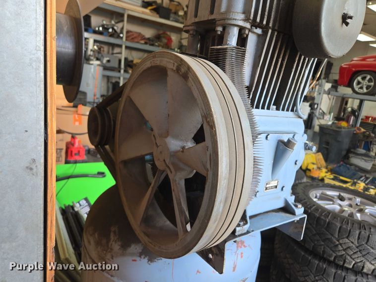 image for item EM7316 Gilbarco air compressor