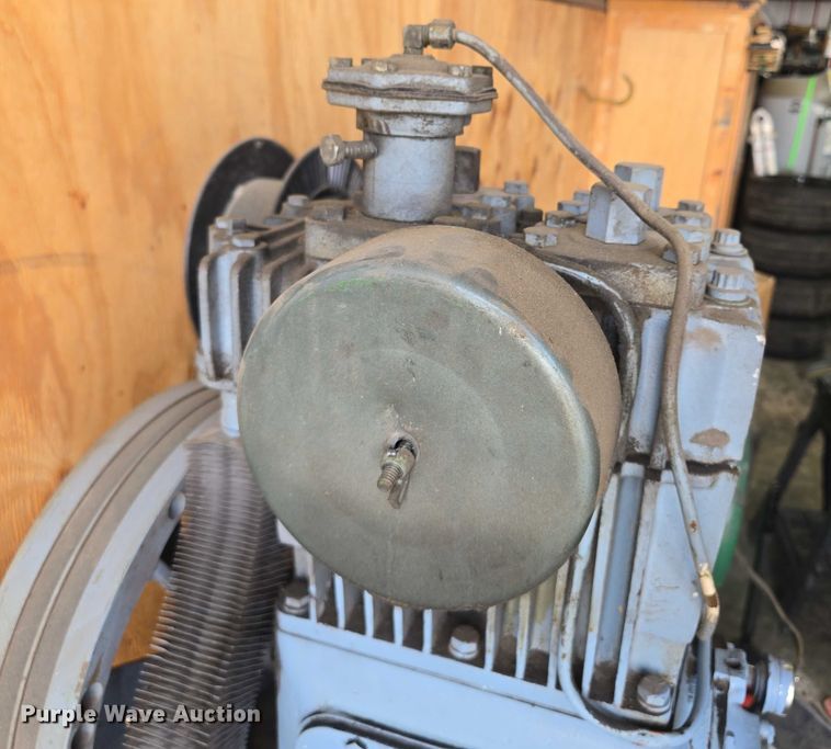 image for item EM7316 Gilbarco air compressor