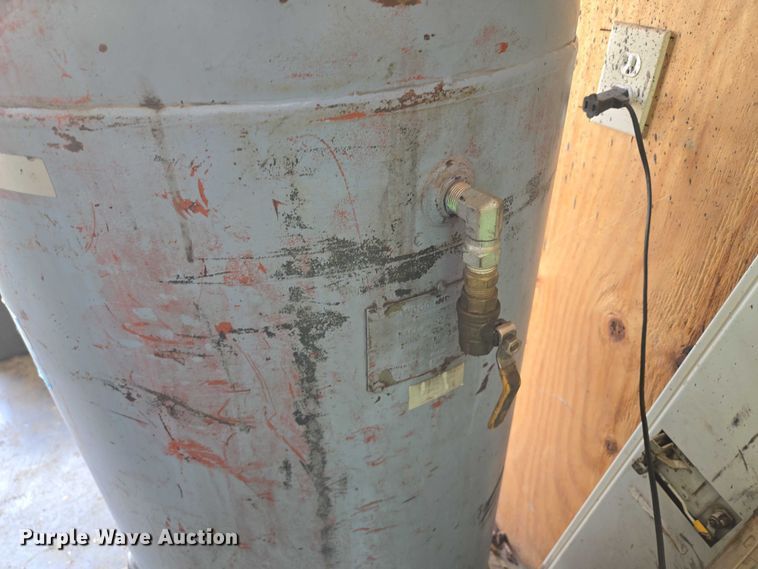 image for item EM7316 Gilbarco air compressor