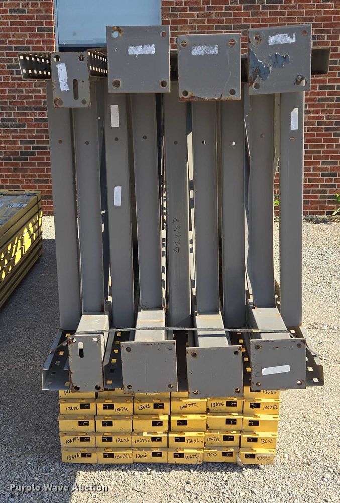image for item EM7318 Pallet racking 