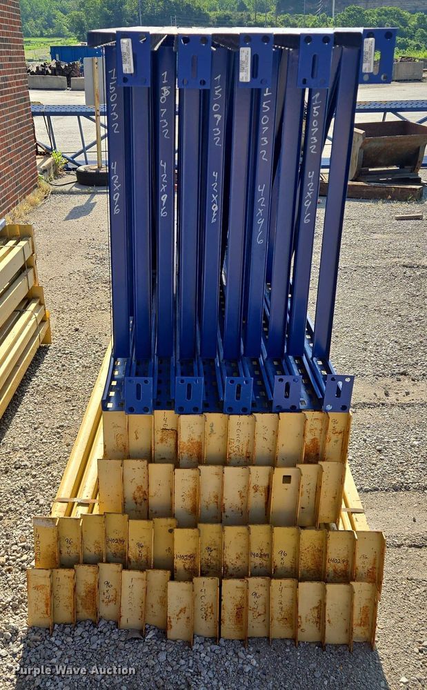 image for item EM7319 Pallet racking 