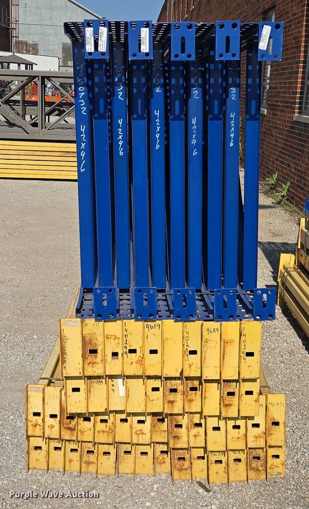 image for item EM7319 Pallet racking 