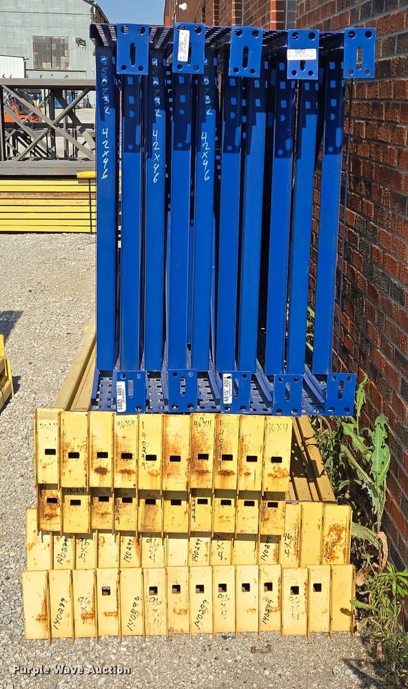 image for item EM7320 Pallet racking 