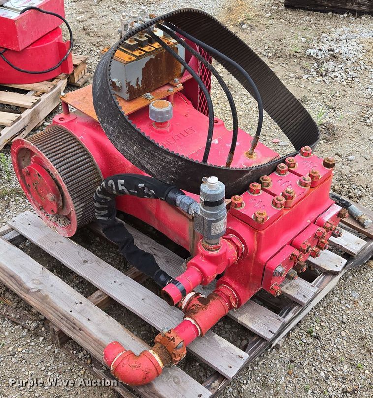 image for item EN3683 Oilfield acidizing pump equipment
