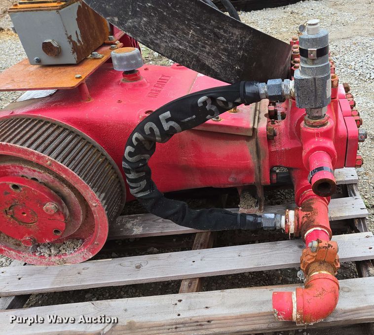 image for item EN3683 Oilfield acidizing pump equipment